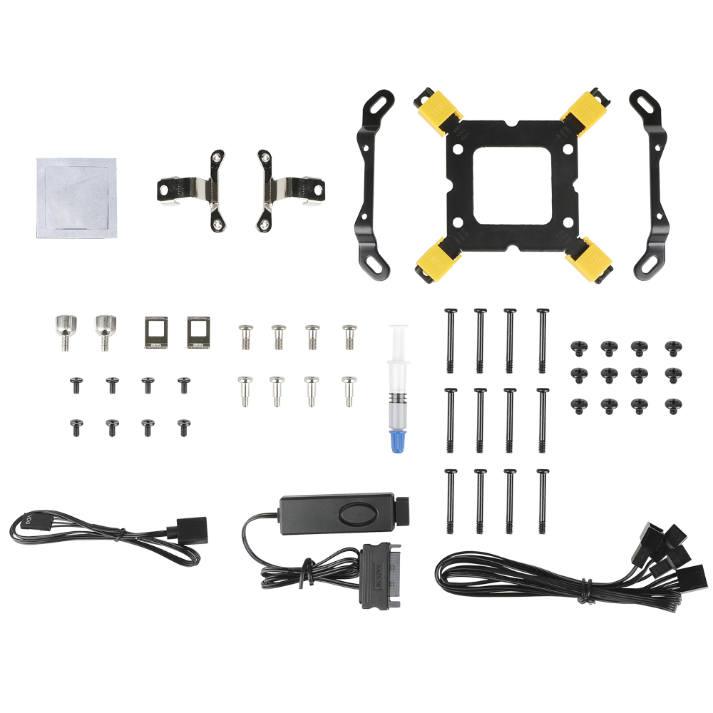 Componenti assortiti del dissipatore CPU: hardware di montaggio, pasta termica e cavi. Sfondo bianco.