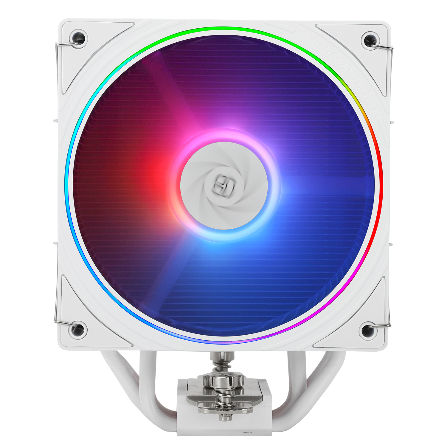 Weißer CPU-Kühler mit Lüfter, Regenbogenlichtern. Silberne Befestigung und Lüfterblätter. Weißer Hintergrund.