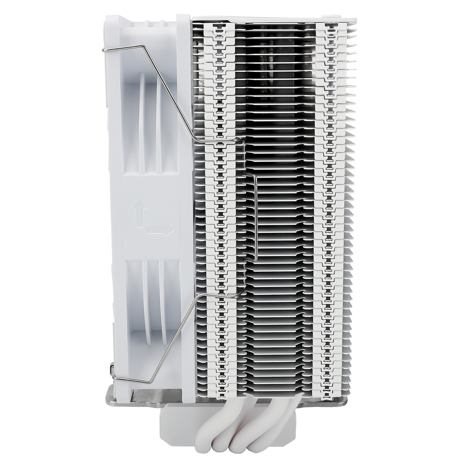 Weißer CPU-Kühler mit Lamellen, Seitenansicht. Silberne Befestigung und weißer Hintergrund.
