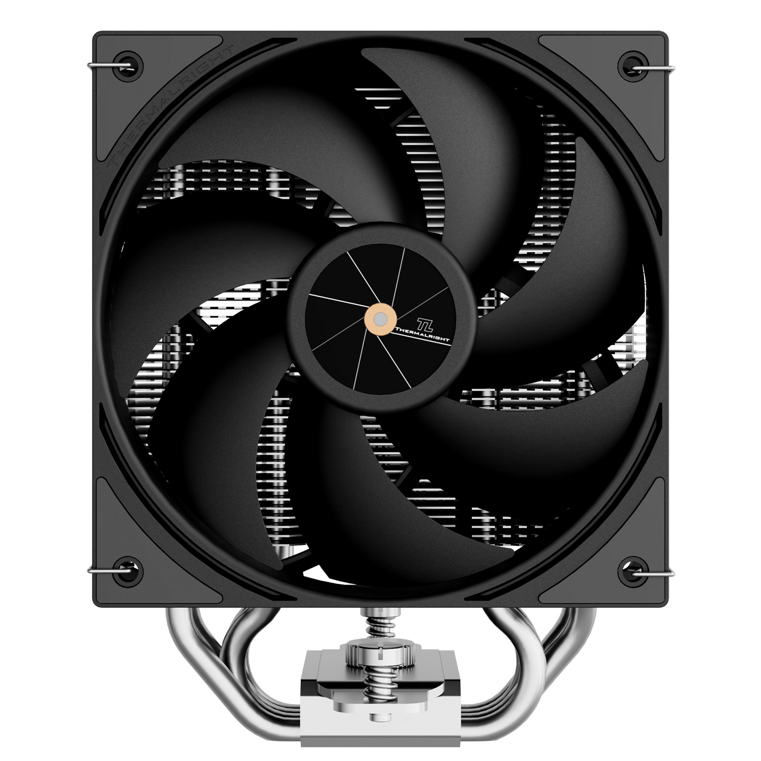 Fanlı siyah CPU soğutucusu. Gümüş ısı emici tabanı. Beyaz arka plan.