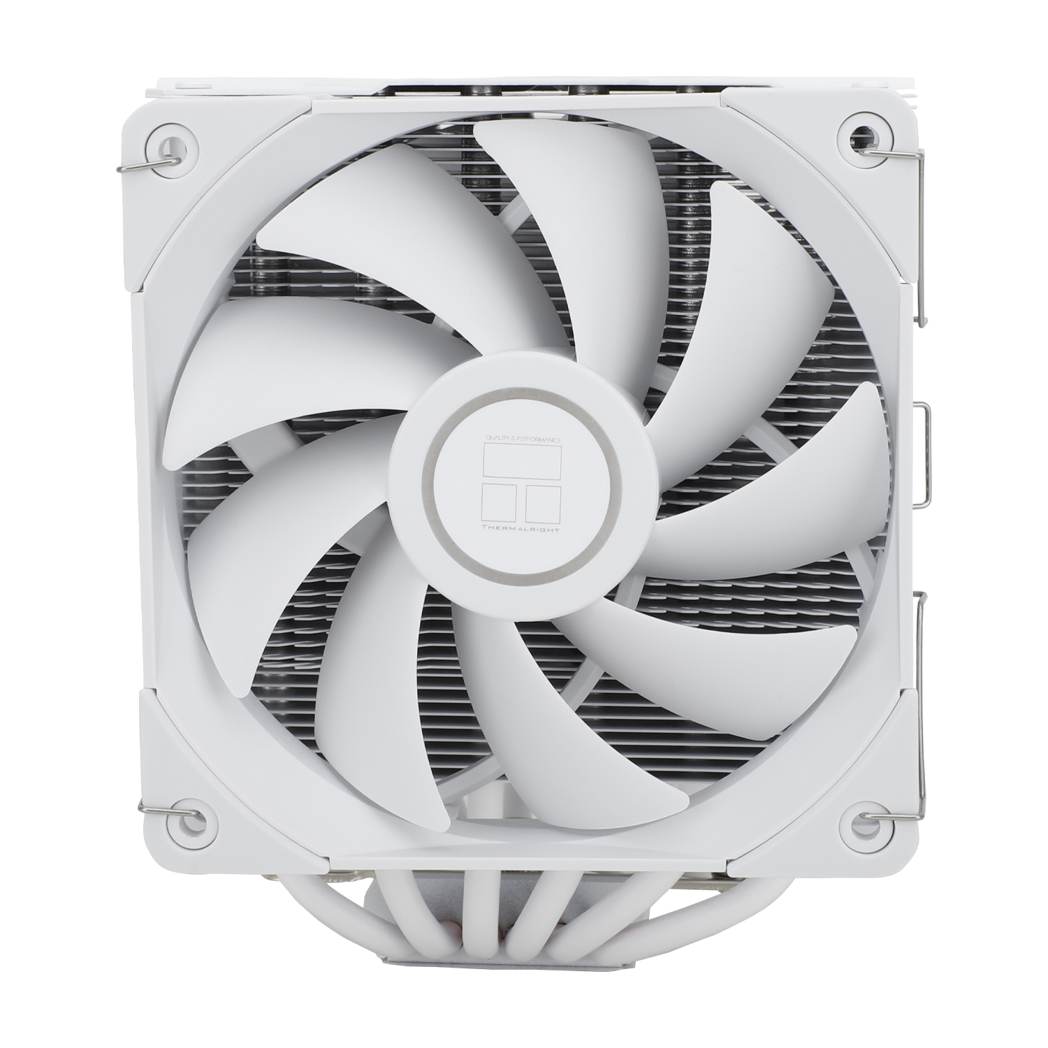 Beyaz zemin üzerinde beyaz fanlı beyaz bir CPU soğutucusu.