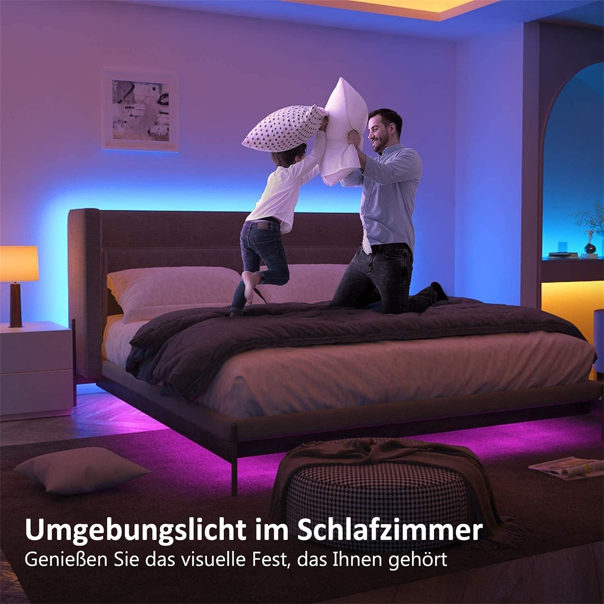 Zwei rosa Koffer mit Griffen und Rollen stehen auf weißem Hintergrund.