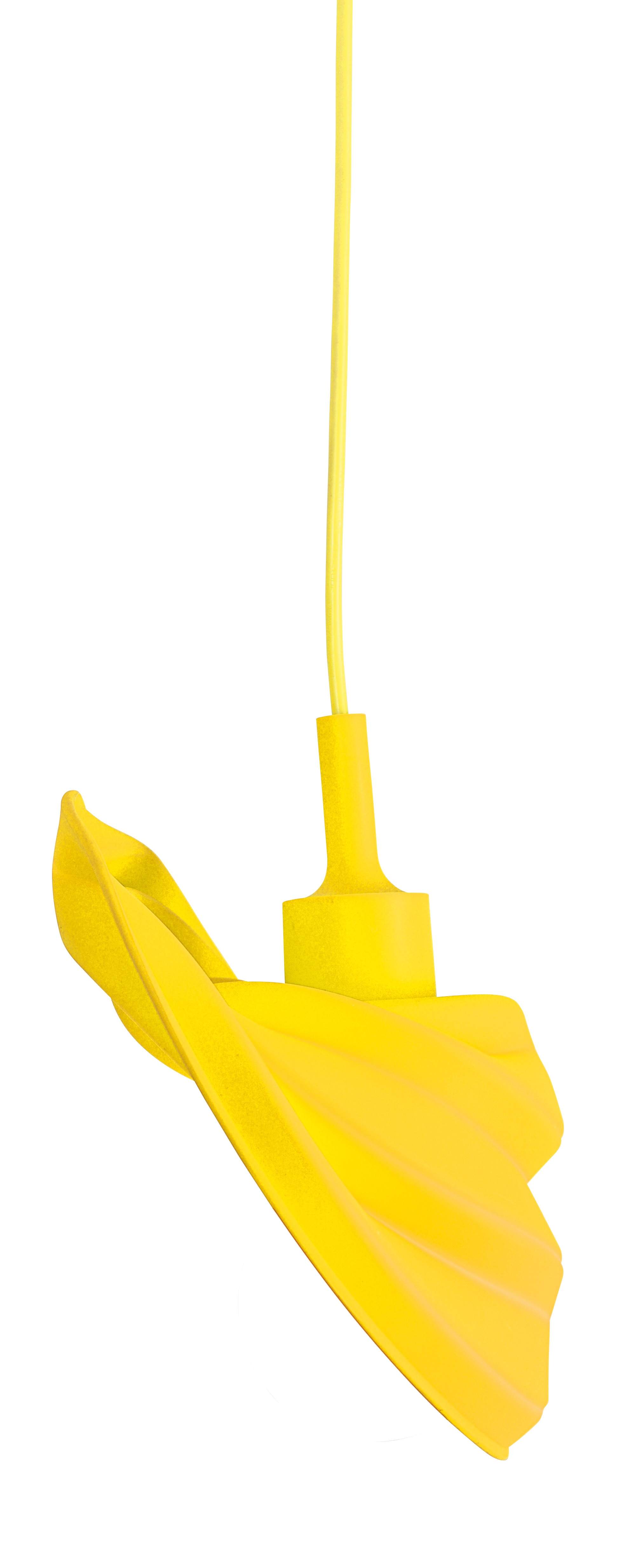 Gelbe Pendelleuchte mit verdrehtem Design, hängt an einem gelben Kabel.