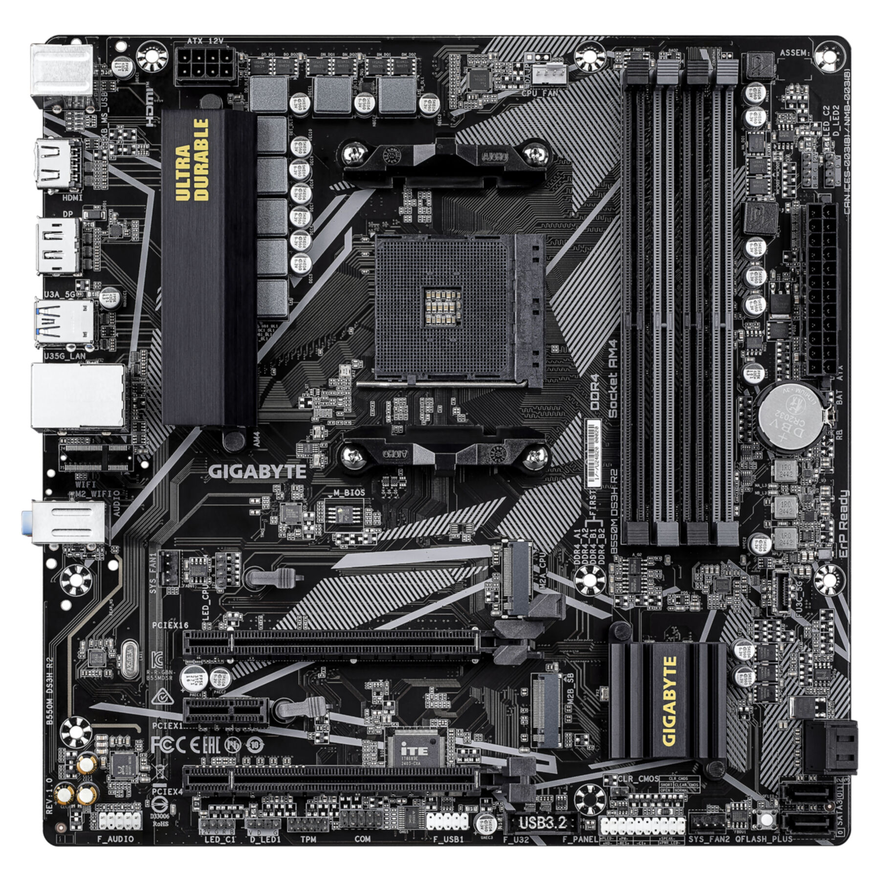 Ein schwarzes und graues Gigabyte-Motherboard mit verschiedenen Komponenten, einschließlich CPU-Sockel und Steckplätzen.