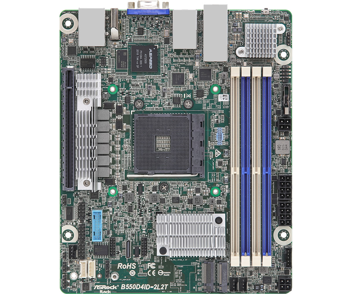 Zielono-szara płyta główna ASRock z widocznymi komponentami na białym tle, widok pod kątem.