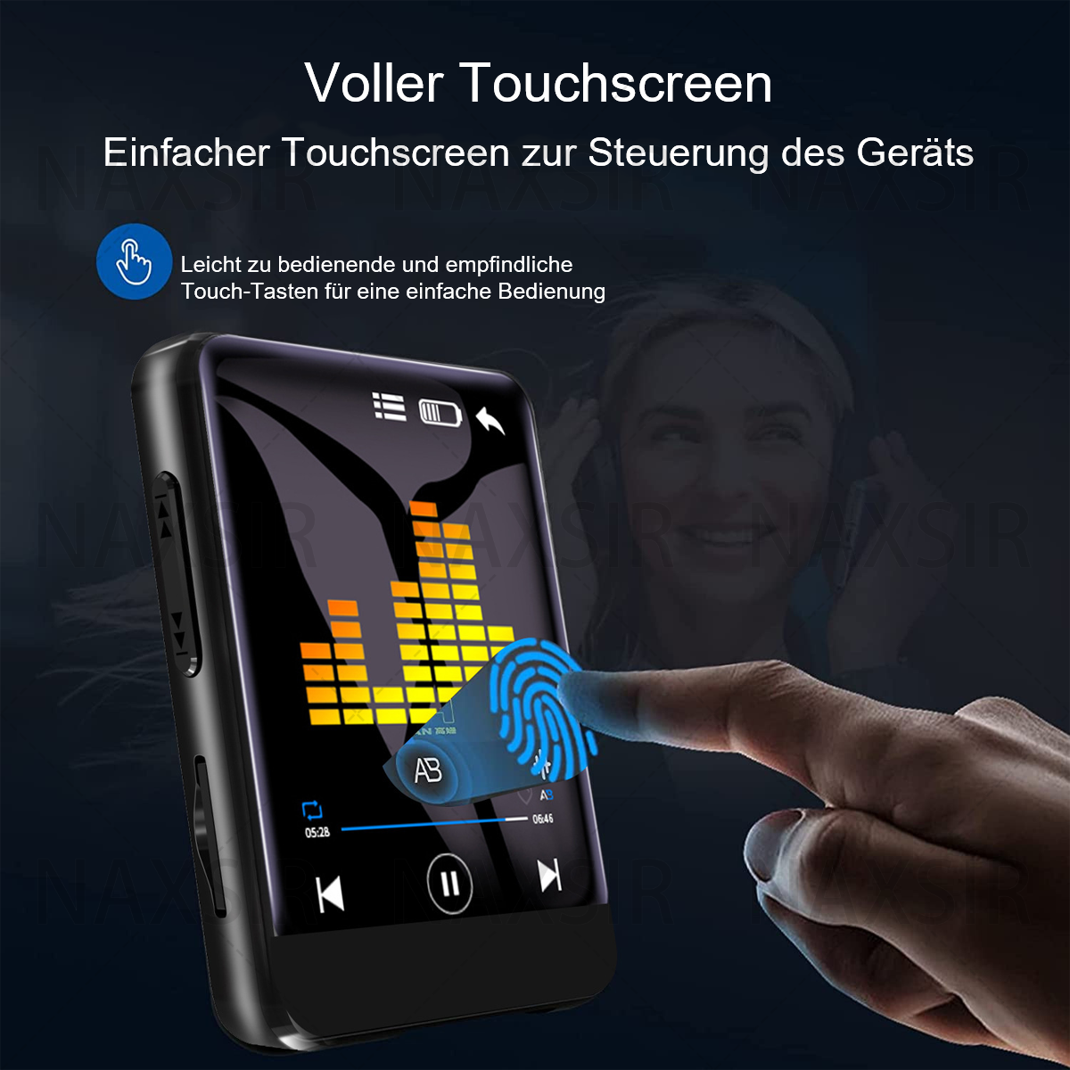 Una mano che tocca lo schermo di un lettore MP3 nero che mostra informazioni musicali.