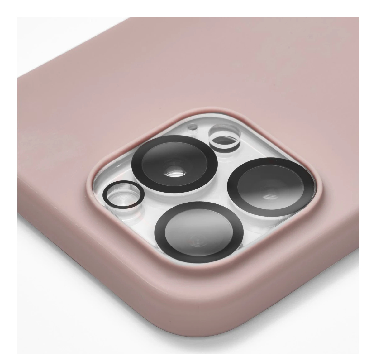 Primo piano del telefono. Le lenti sono circondate da una custodia rosa. Le lenti sono trasparenti.