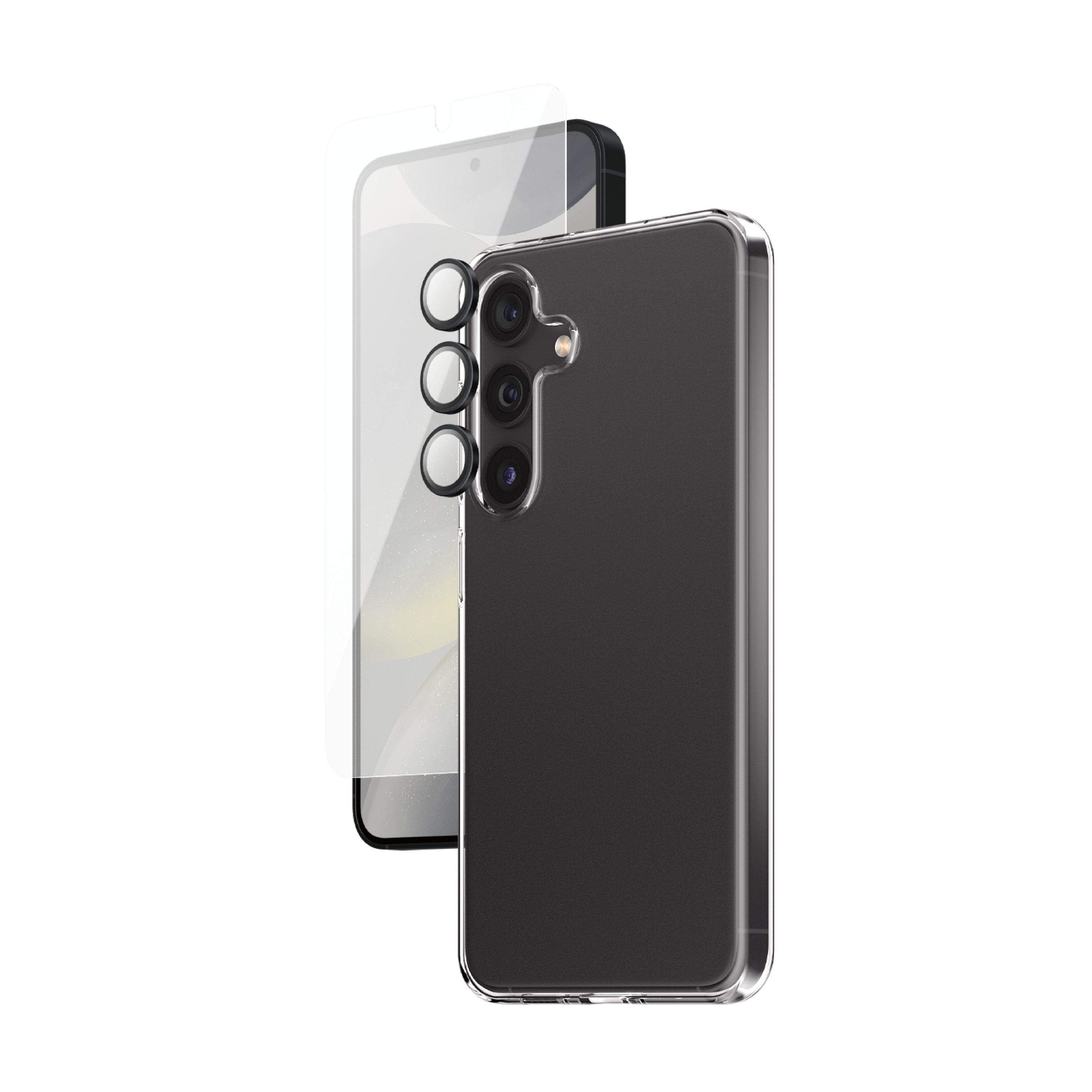 Una custodia trasparente, protezione schermo e un telefono con tre anelli per fotocamera su sfondo nero.