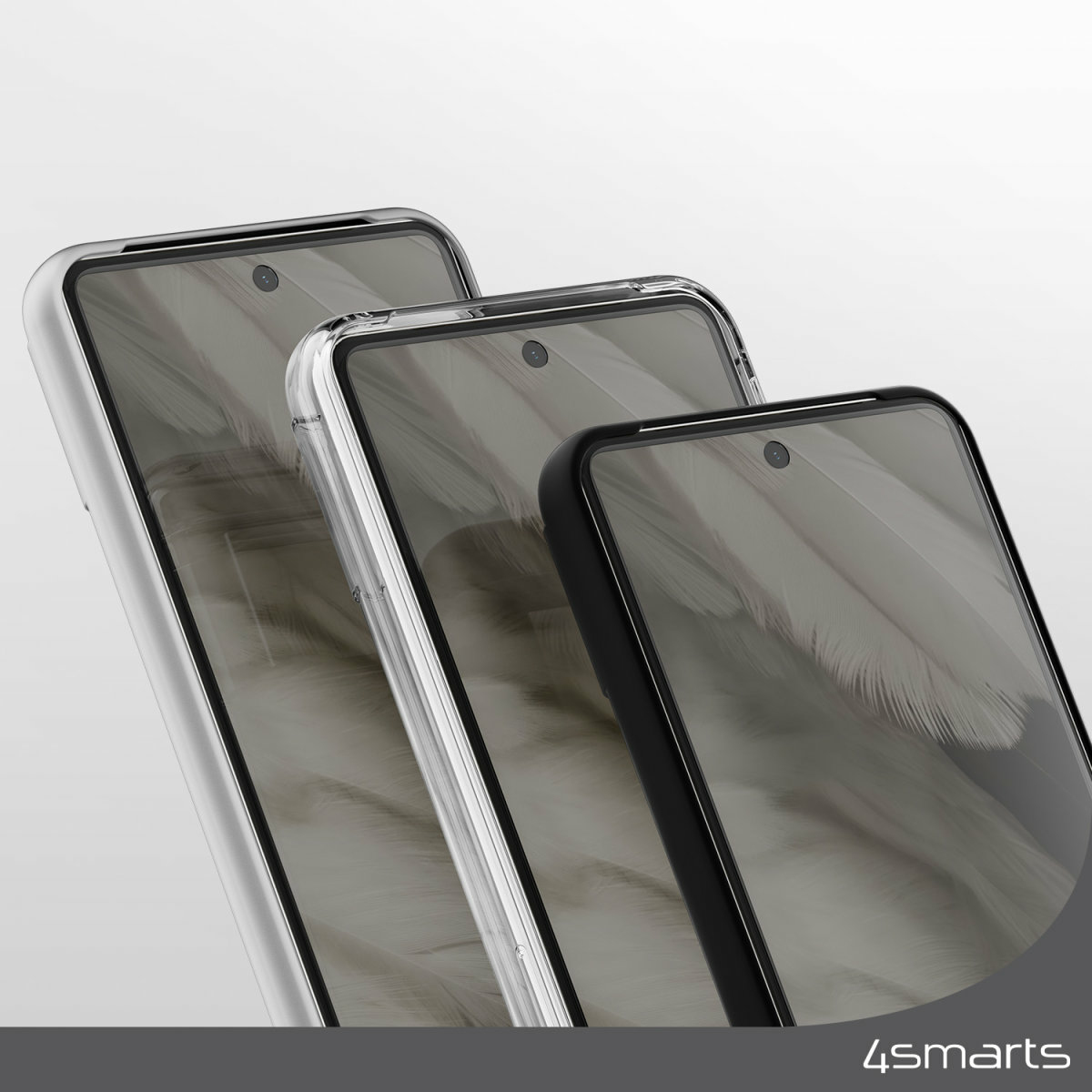 Tre telefoni con proteggi schermo, angolati. Le custodie sono trasparenti, trasparenti e nere.