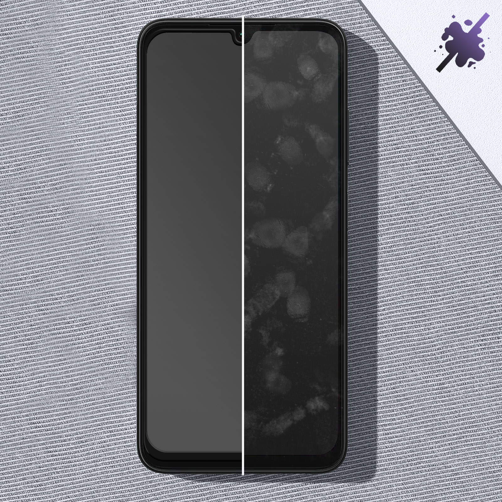 Schermo smartphone diviso. Lato sinistro con protezione, destro con impronte.
