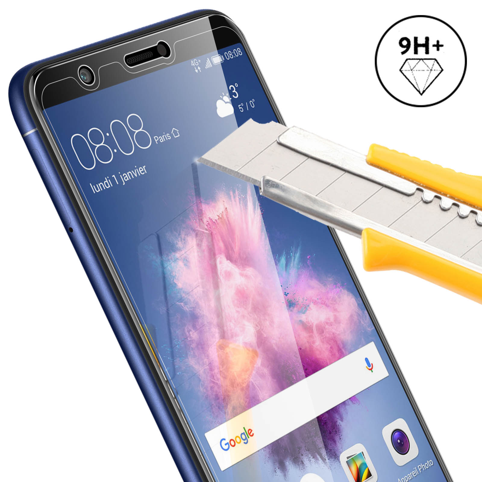 Primo piano del telefono con protezione, taglierino vicino, sfondo bianco.