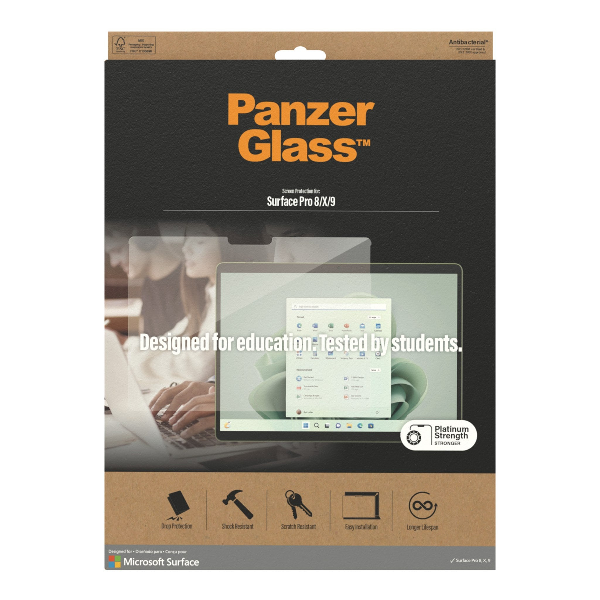 Una scatola PanzerGlass per Surface Pro 8/9, che mostra un tablet con protezione schermo e un'interfaccia Windows.