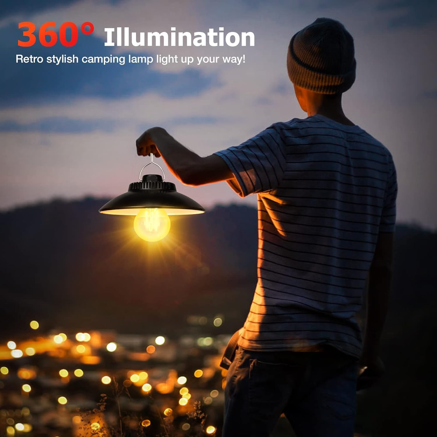 Eine Person hält nachts eine schwarze Lampe. Die Lampe hat gelbes Licht.
