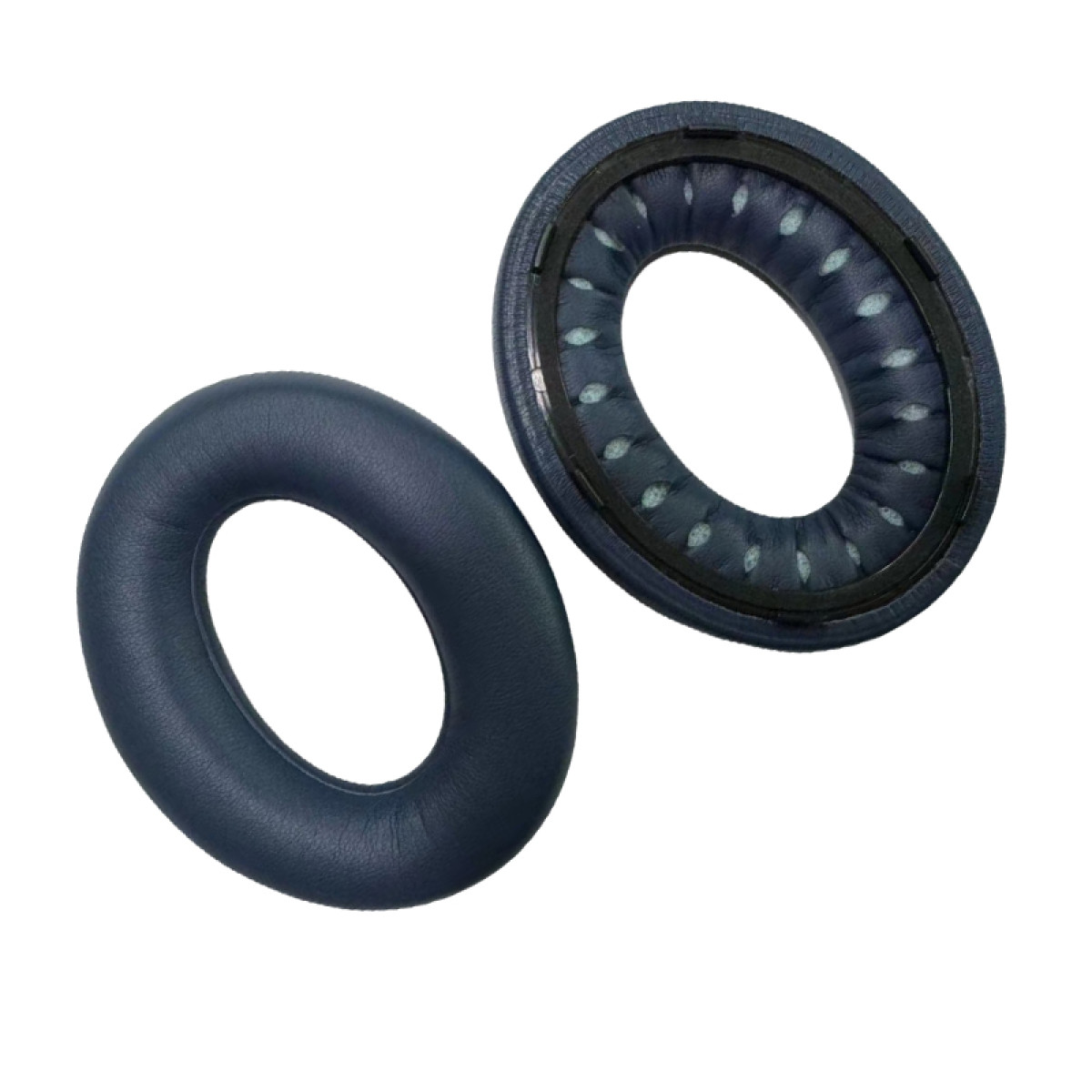 Cuscinetti blu per auricolari. Un cuscinetto è separato, l'altro è nell'auricolare.