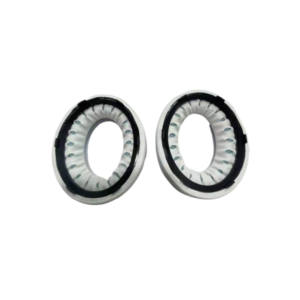 Twee oorkussens met zwarte binnenringen, witte mesh, op een witte achtergrond. Rond, met gaten.