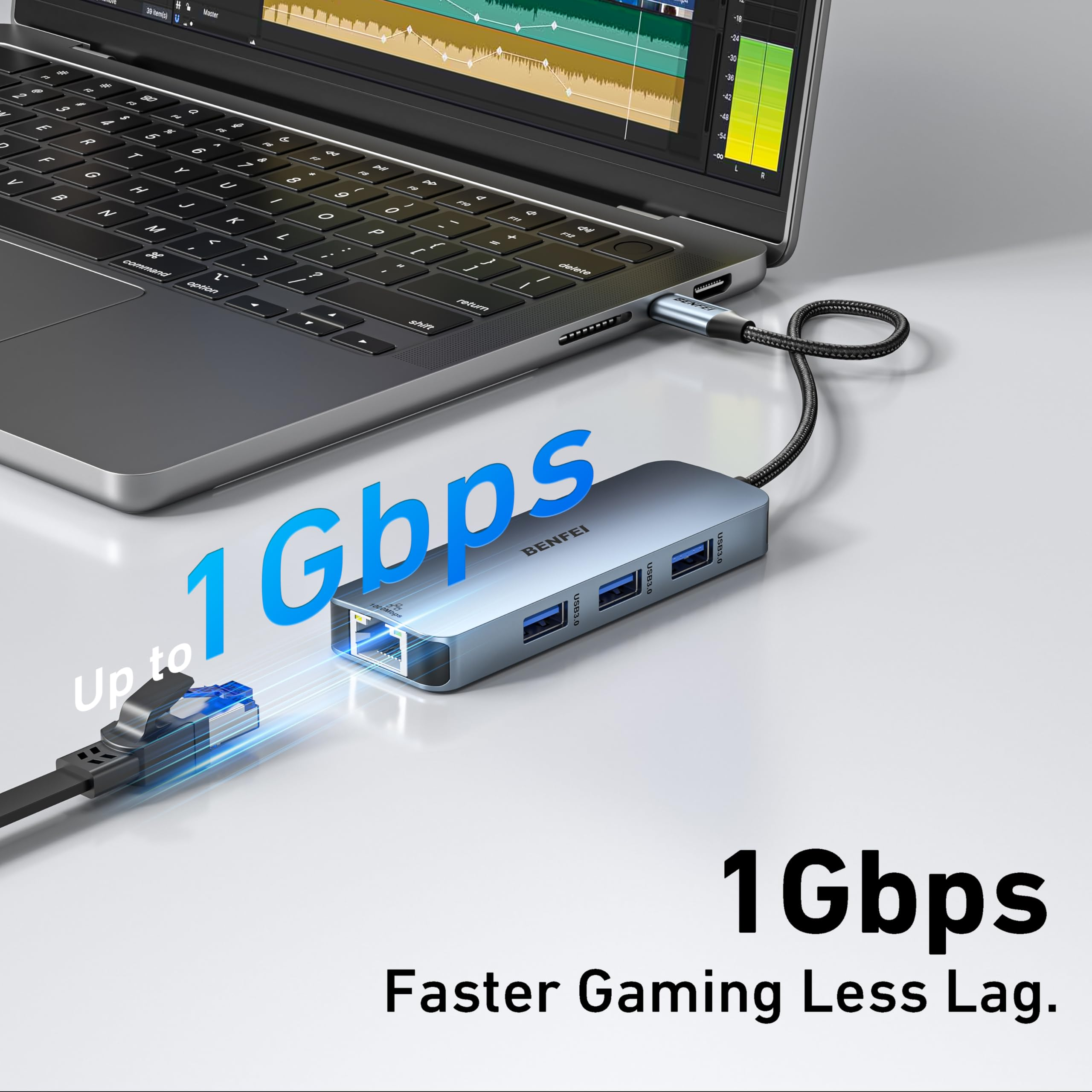 Laptop mit USB-Hub verbunden. Zeigt 1 Gbit/s Geschwindigkeit für schnelleres Gaming und weniger Verzögerung.