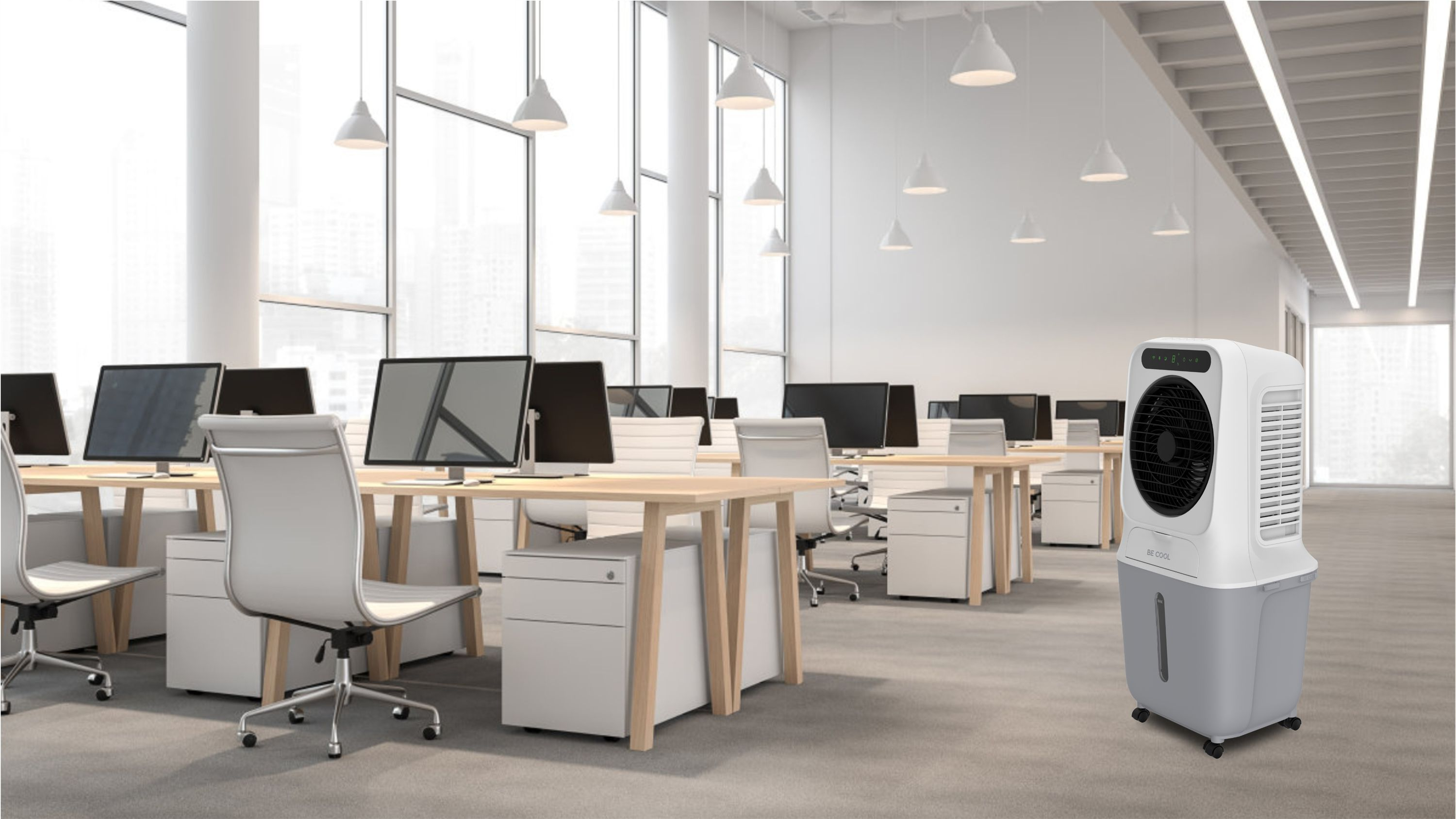 Büro mit Schreibtischen, Stühlen und einem Luftkühler in der Ecke.