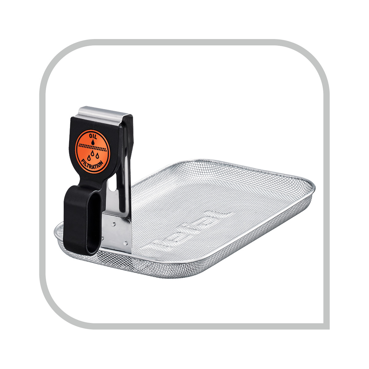 Metalowy kosz do smażenia i system filtracji oleju. Ma czarny uchwyt i pomarańczowe etykiety.