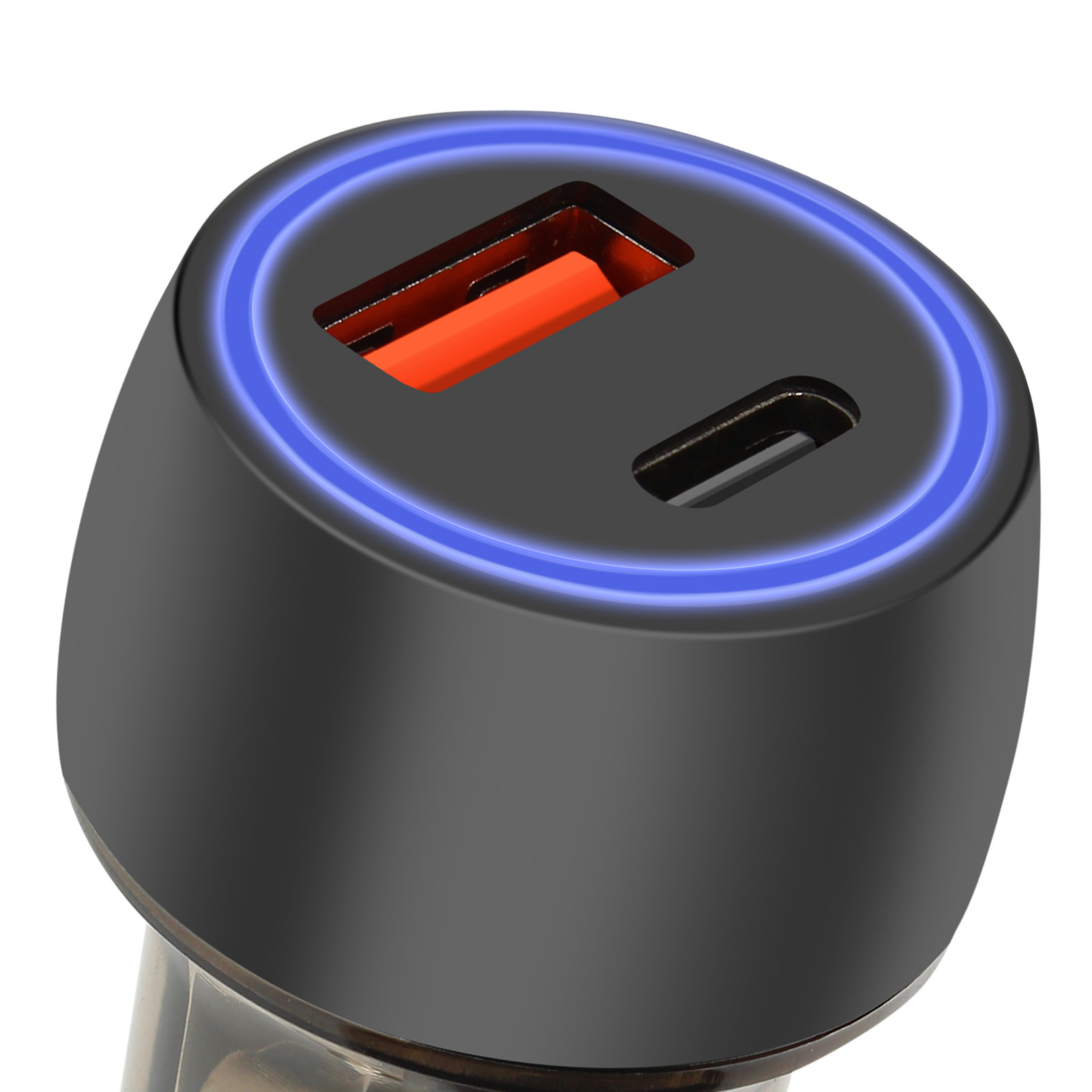 Primo piano di un caricabatterie per auto nero con un anello blu brillante attorno alla porta USB-C.