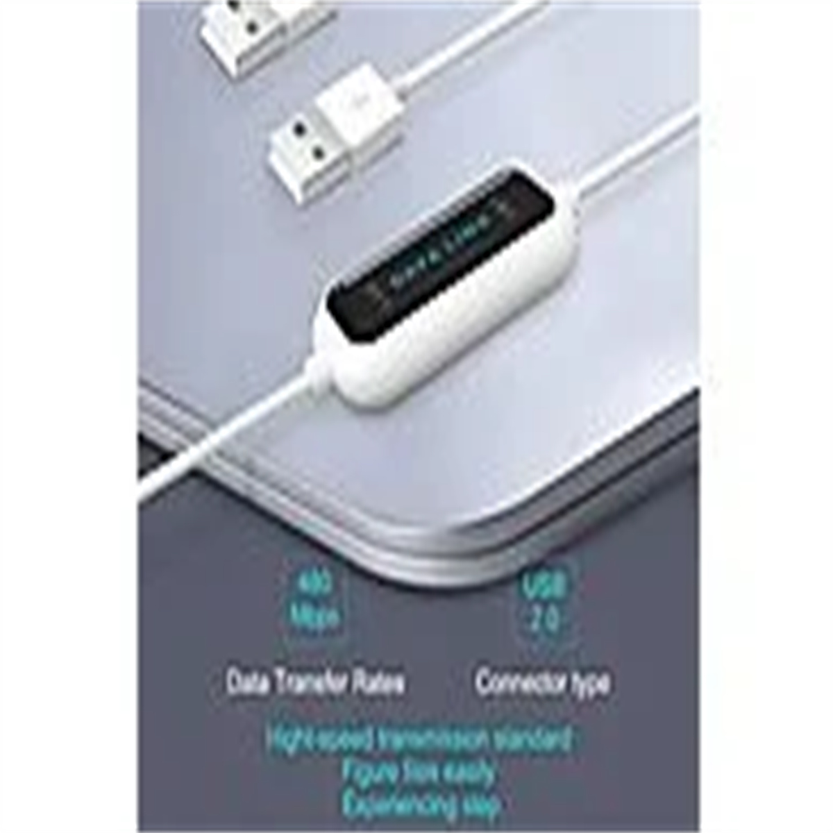 Nahaufnahme eines Datenkabel mit USB-Anschlüssen, Hervorhebung der Datenübertragungsraten und des Steckertyps.
