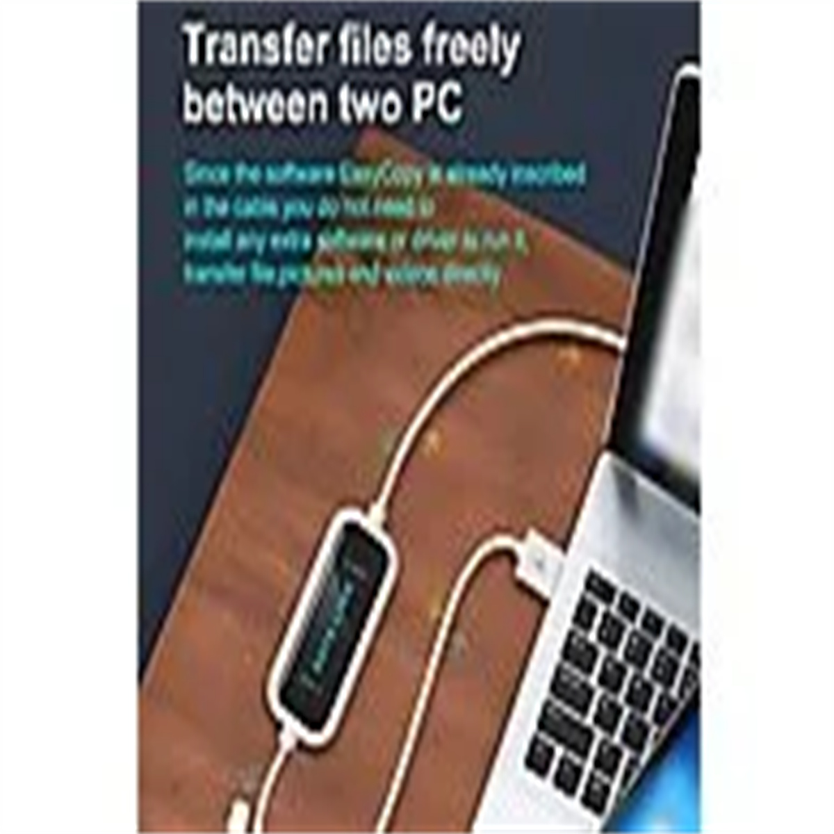 Ein kleines schwarzes Gerät mit weißem Kabel, das mit einem Laptop verbunden ist. Text: Dateien übertragen.