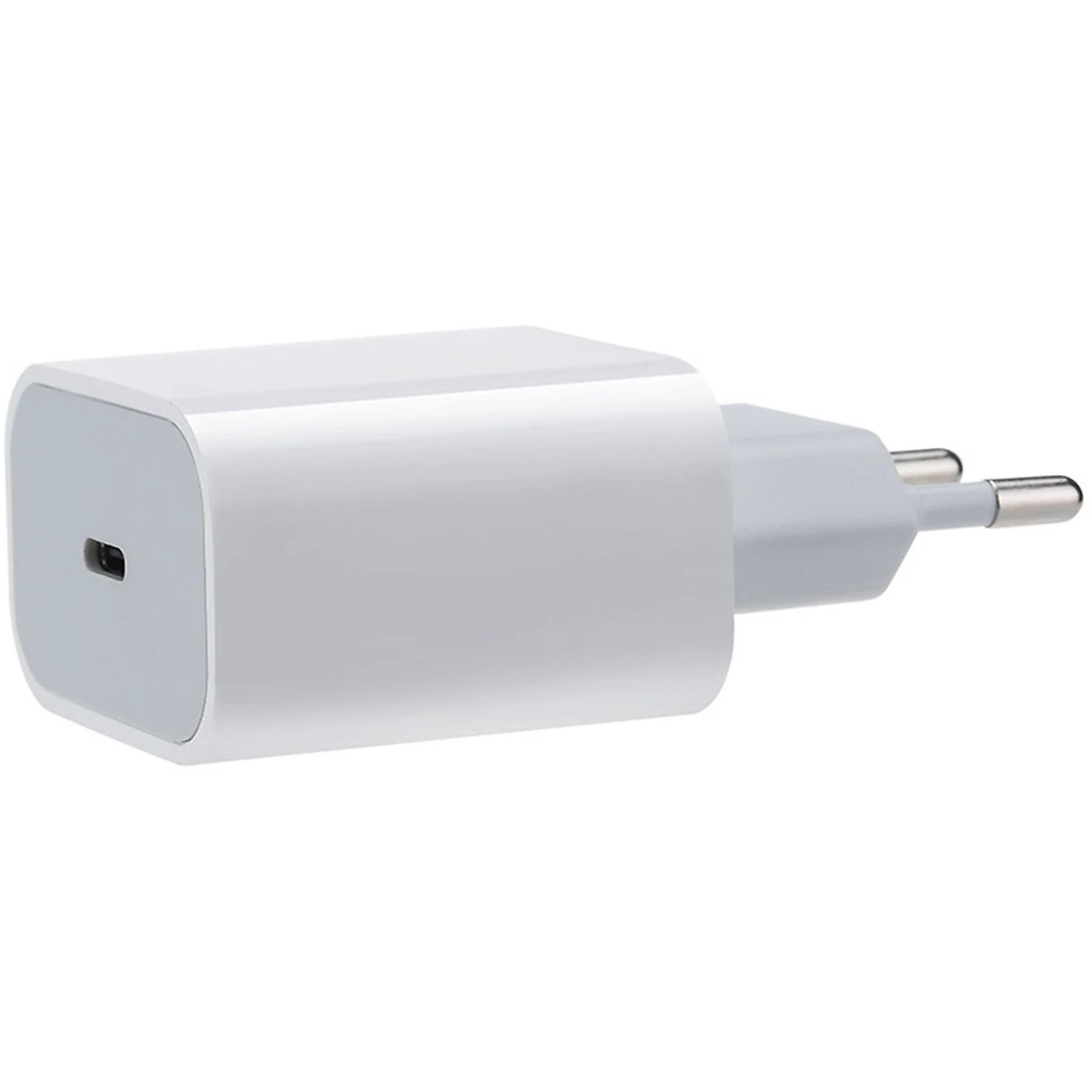 Weißes Wandladegerät mit USB-C-Anschluss. Das Ladegerät hat zwei Stifte für eine Steckdose.