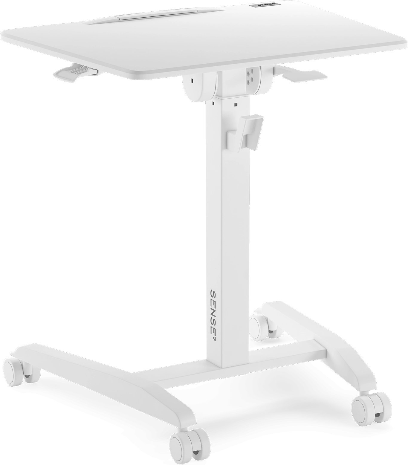 Ein weißer, verstellbarer Tisch mit Rollen, beschriftet mit 'SENSE7'.