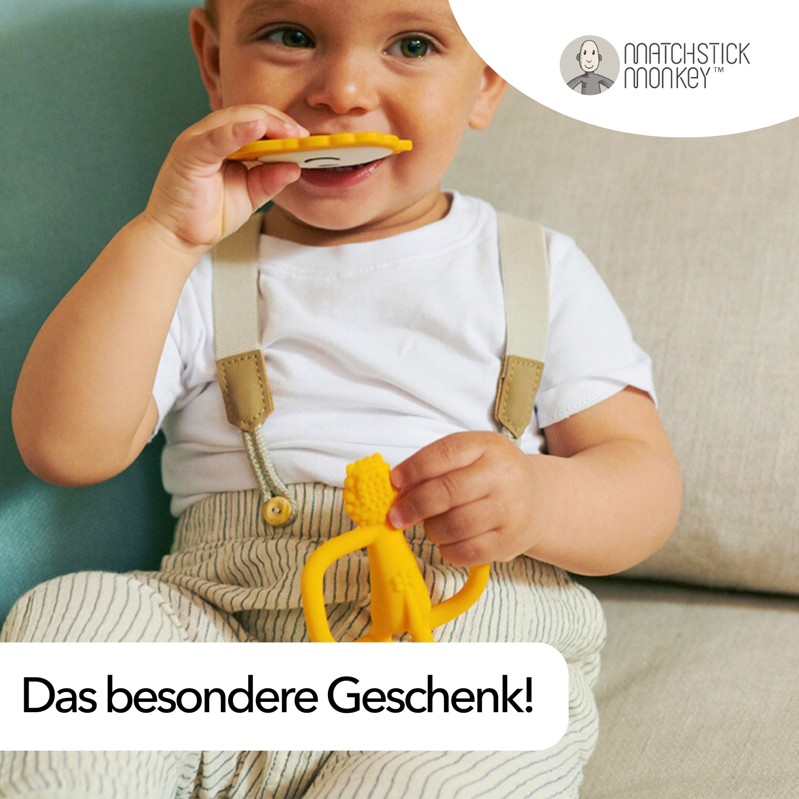 Baby mit gelbem Beißring; gelbes Spielzeug in der Hand. Text: Das besondere Geschenk!