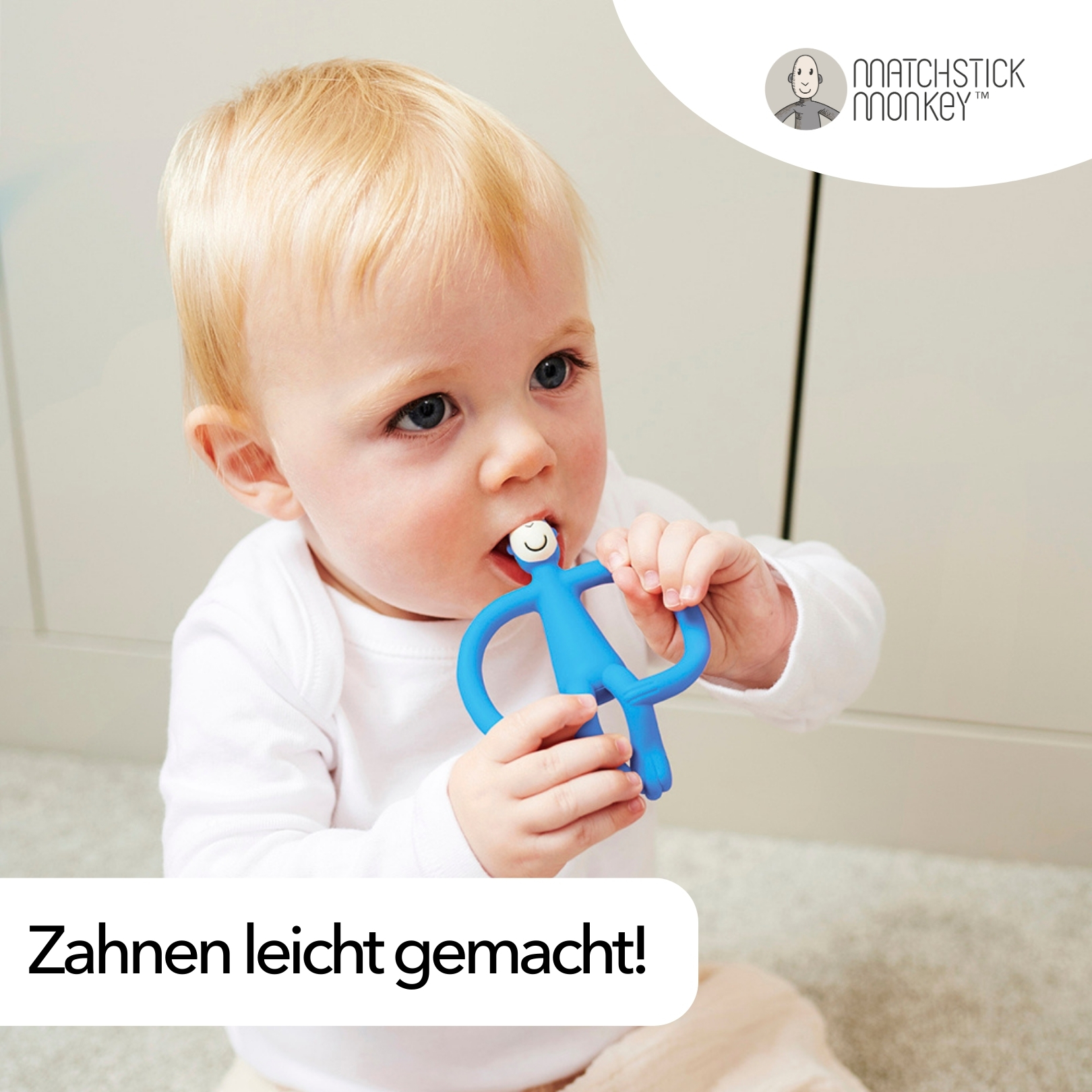 Ein Baby kaut auf einem blauen Affen-Beißring. Der Text lautet: Zähne machen leicht!