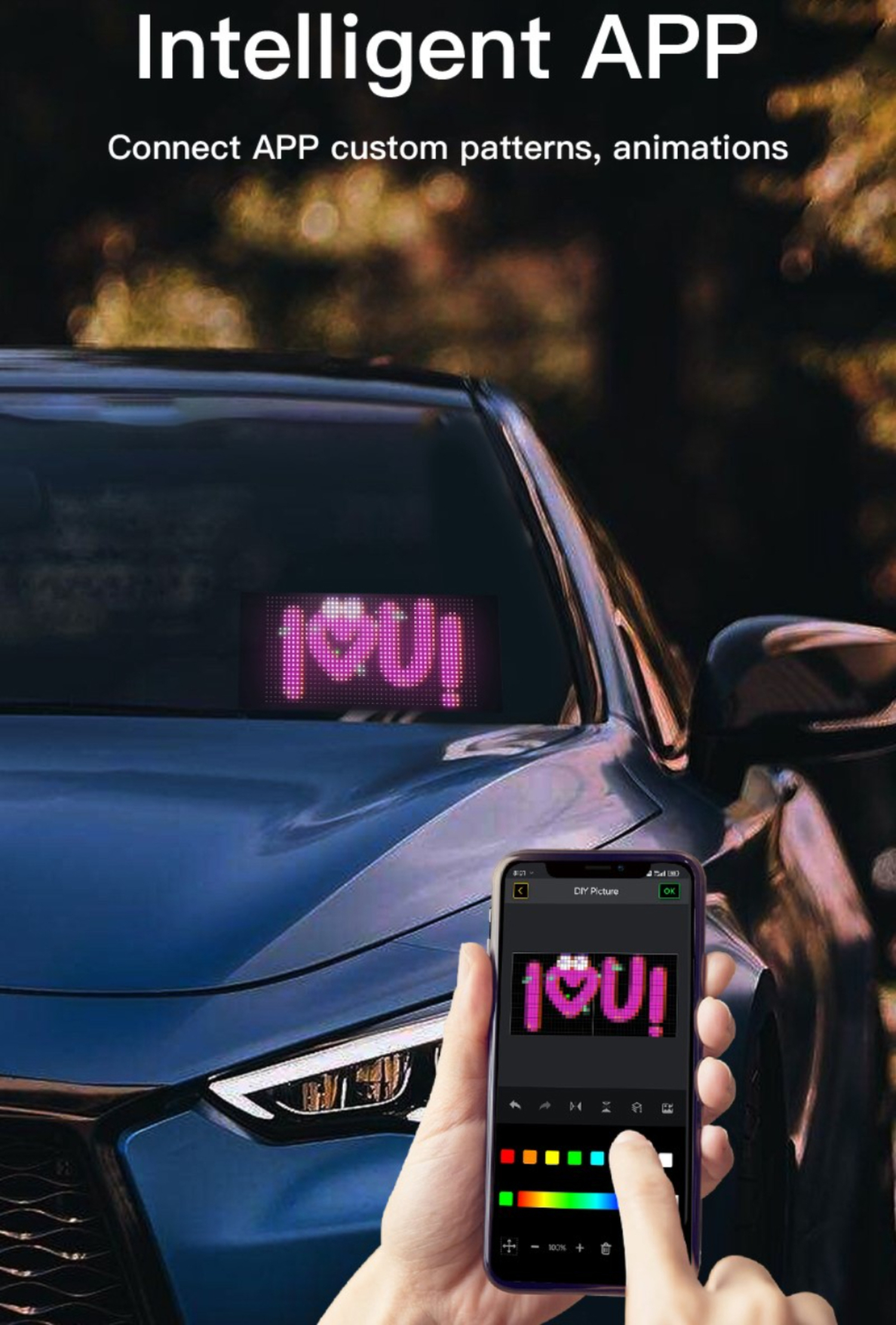 Eine Person hält ein Telefon, das eine anpassbare LED-Nachricht auf einem Auto anzeigt.