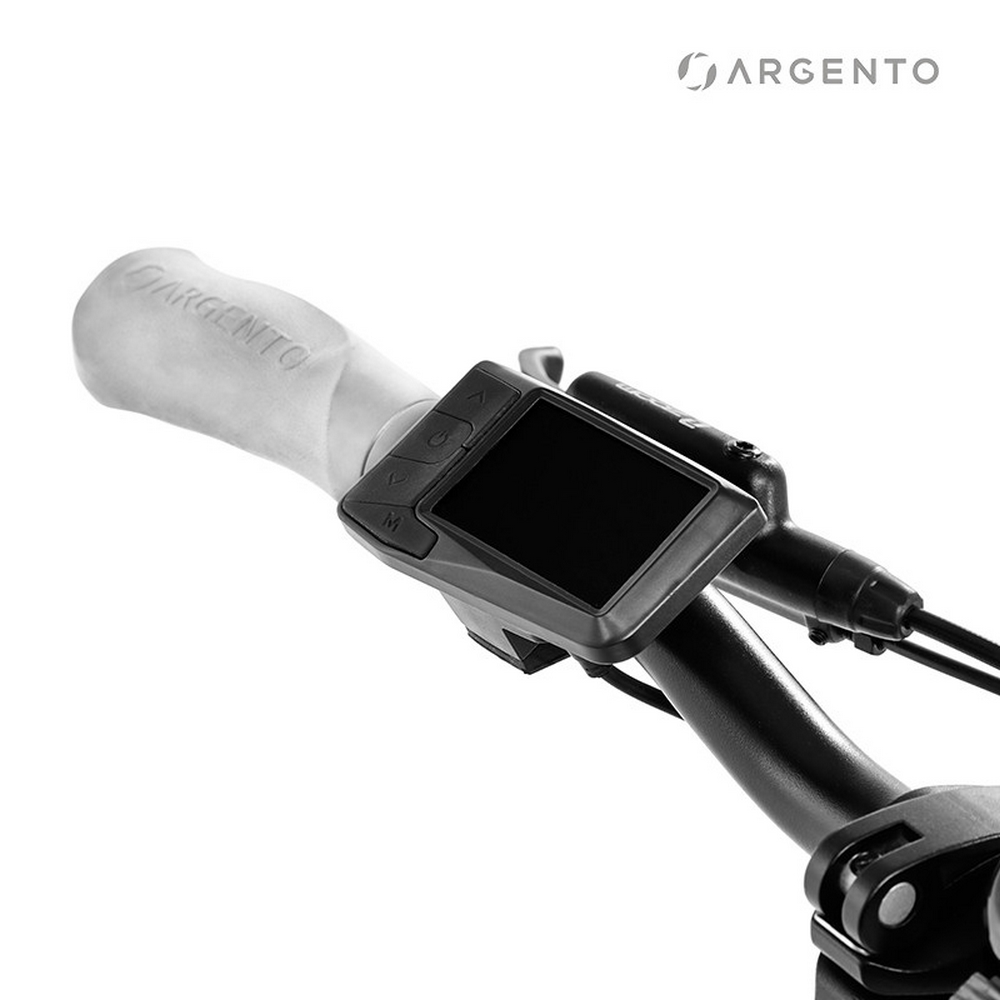 Manubrio bici Argento nero con pannello di controllo e logo Argento su sfondo bianco.