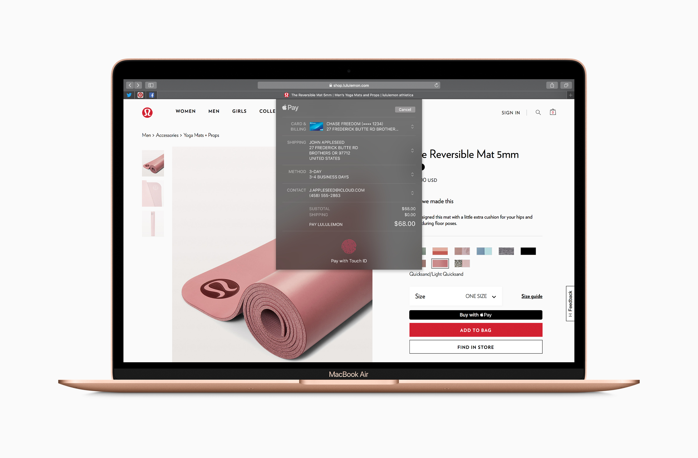 Laptop pokazujący stronę internetową z opcjami płatności. Różowa mata do jogi po lewej stronie. Tło jest białe.