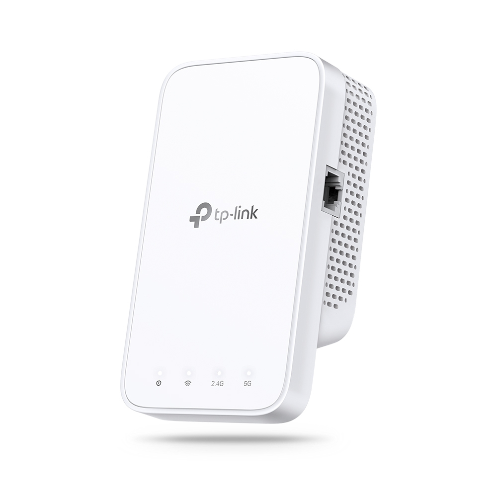 Üç ışıklı beyaz bir TP-Link wifi genişletici.