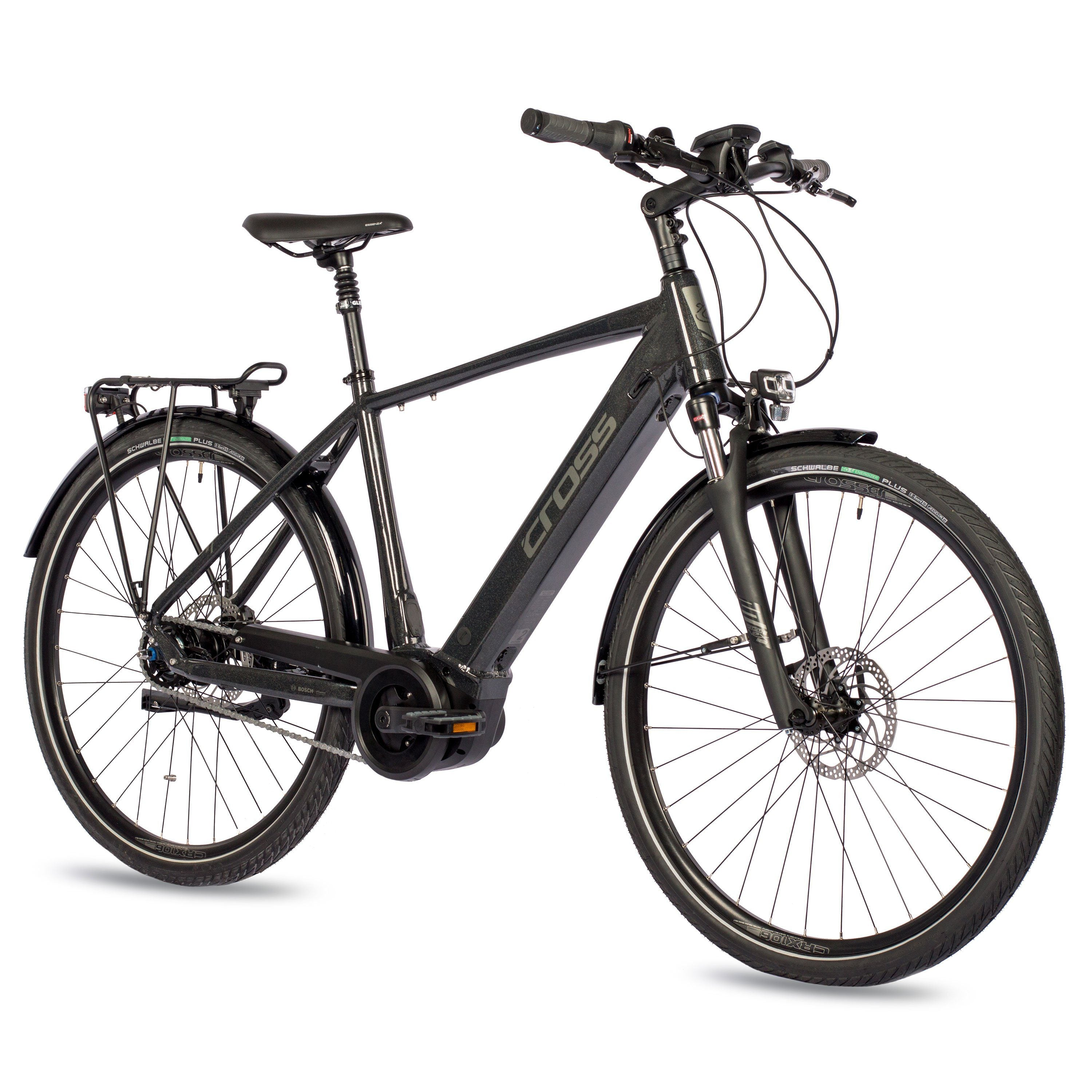 Schwarzes Elektrofahrrad auf weißem Hintergrund. Das Fahrrad hat das Wort "cross" auf dem Rahmen. Die Reifen sind schwarz.