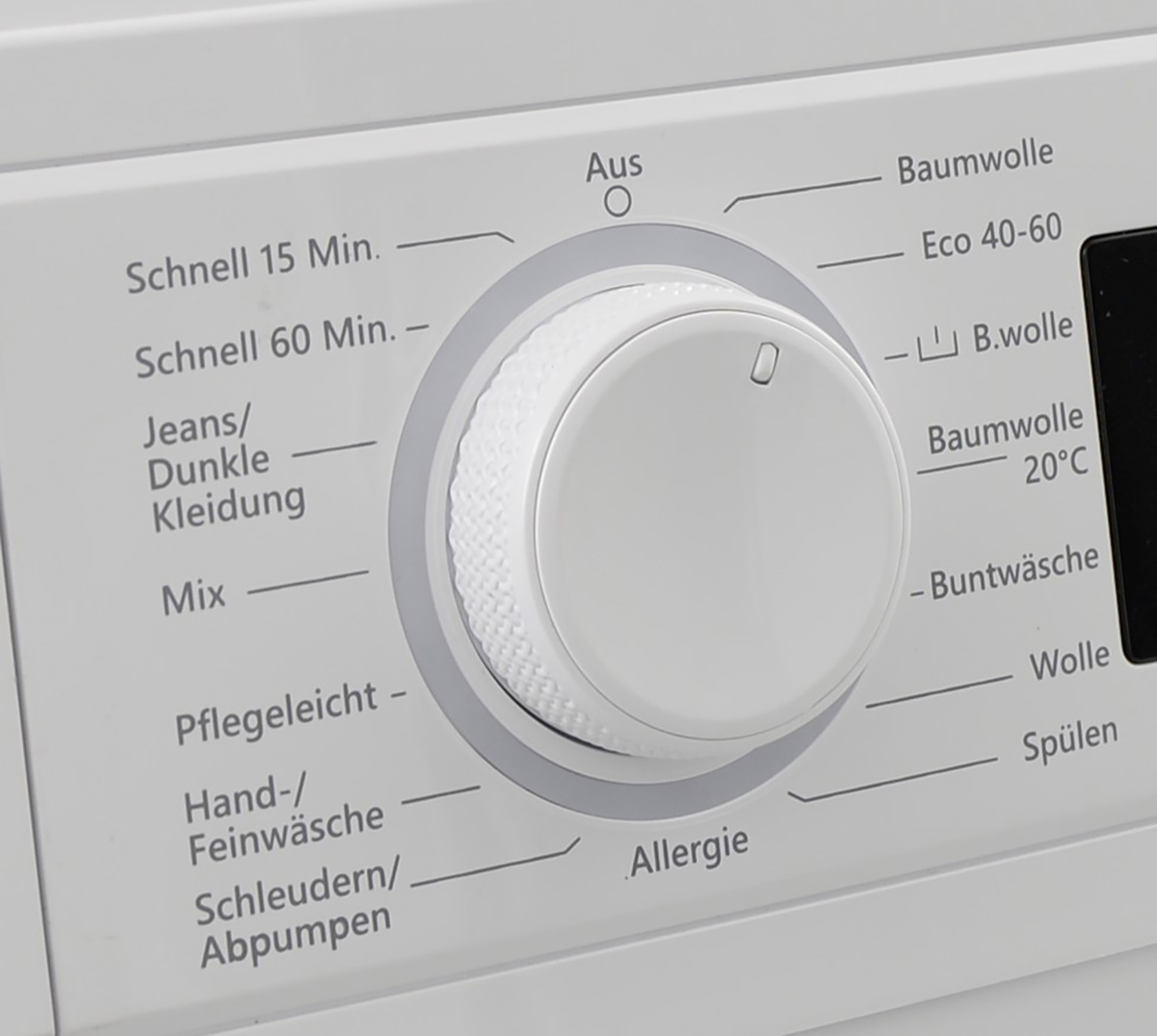 Nahaufnahme des Bedienfelds einer Waschmaschine mit verschiedenen Waschoptionen.