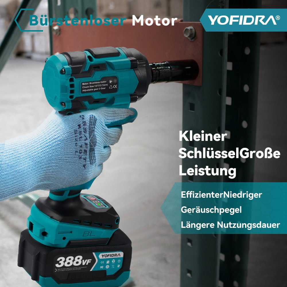 Ein Schlagschrauber wird an einer Metallkonstruktion befestigt. Das Werkzeug ist türkis und schwarz.