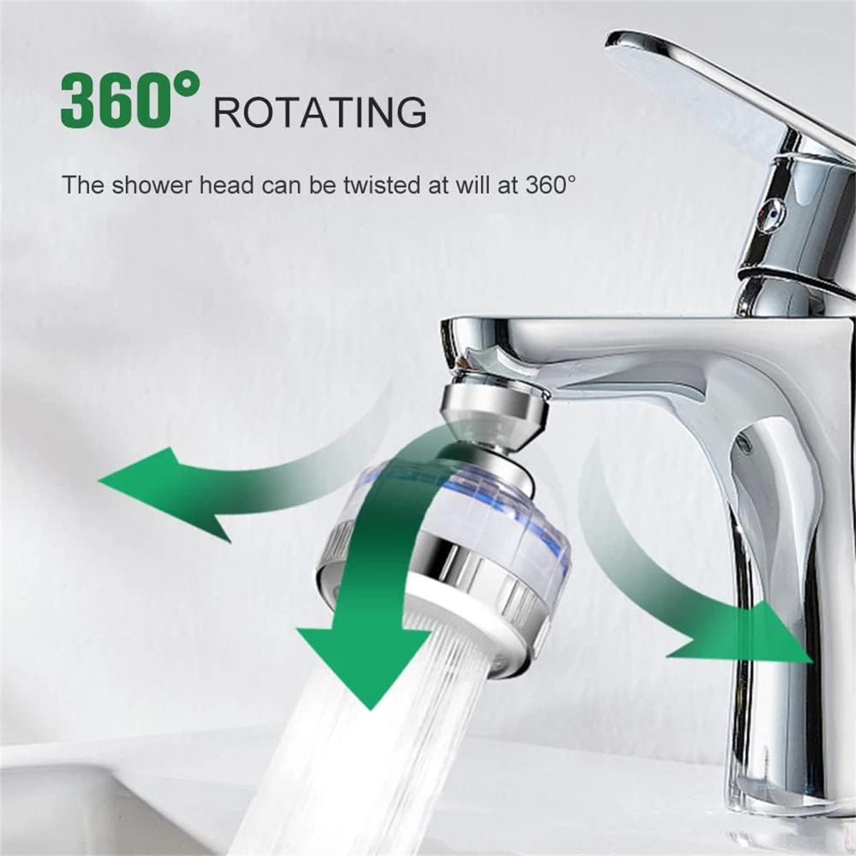 Der Wasserhahn mit einem Wasserfilter. Das Wasser fließt aus dem Filter. Grüne Pfeile zeigen den Wasserfluss an.