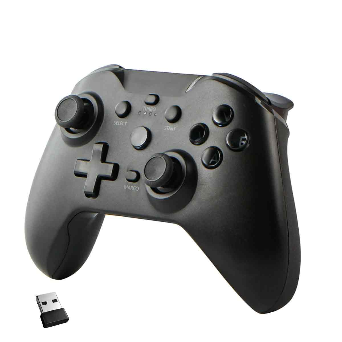 Schwarzer Gamecontroller mit mehreren Tasten. USB-Empfänger ist enthalten. Schwarze Farbe.