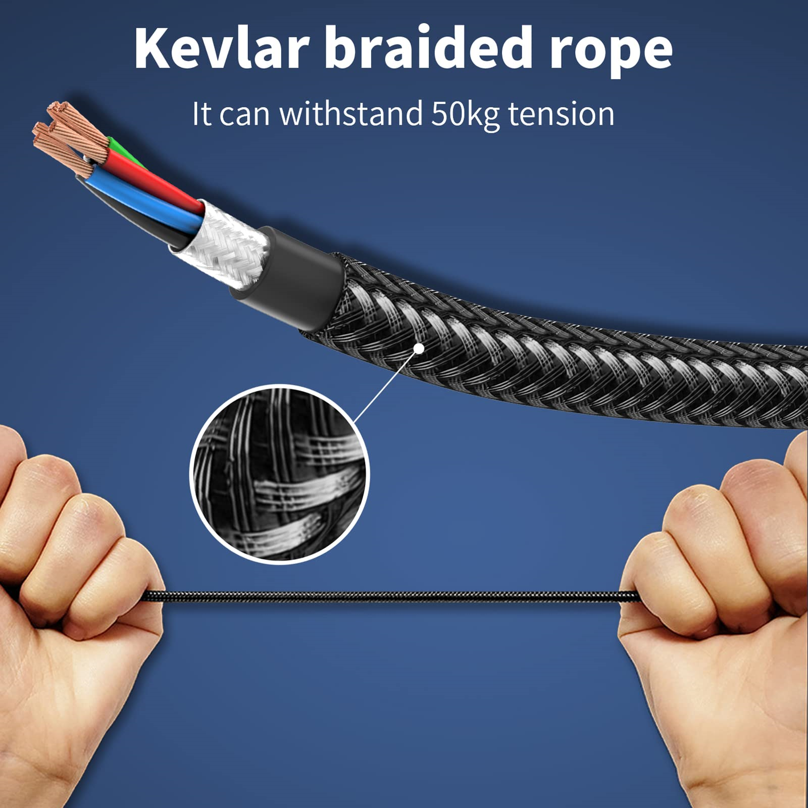 Geflochtenes schwarzes Kabel, Hände halten es, vor blauem Hintergrund.