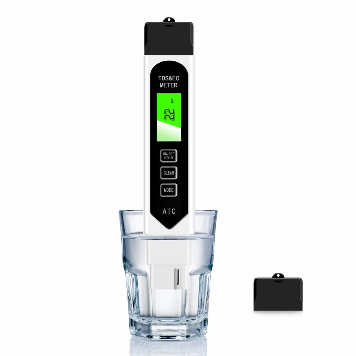 Wasserqualitätsmessgerät in einem Glas Wasser. Anzeige zeigt einen Wert von 22 ppm.