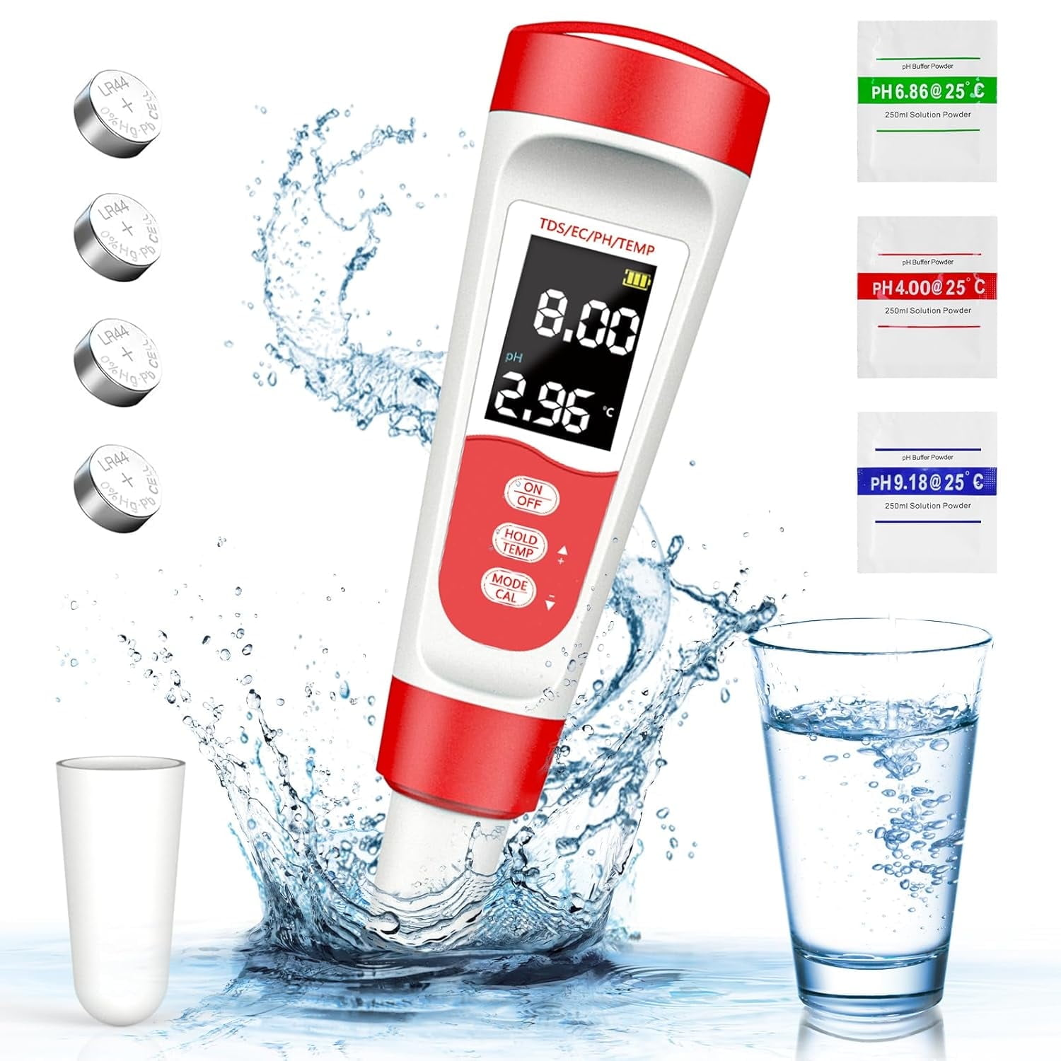 Wasserqualitätsprüfer, Batterien und Pulverpackungen vor einem Wasserspritzer.