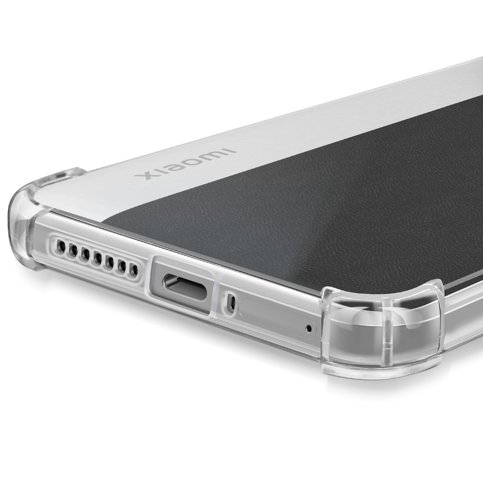Primo piano di una custodia trasparente su un telefono Xiaomi bianco e nero. La custodia mostra il logo Xiaomi.