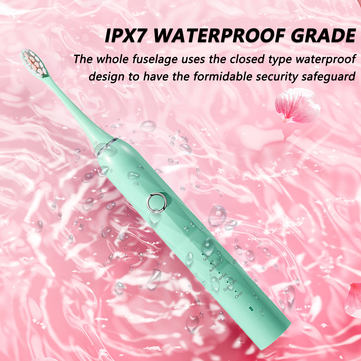 Elektrische Zahnbürste im Wasser. Grün, mit Wassertropfen und rosa Blütenblättern im Hintergrund.
