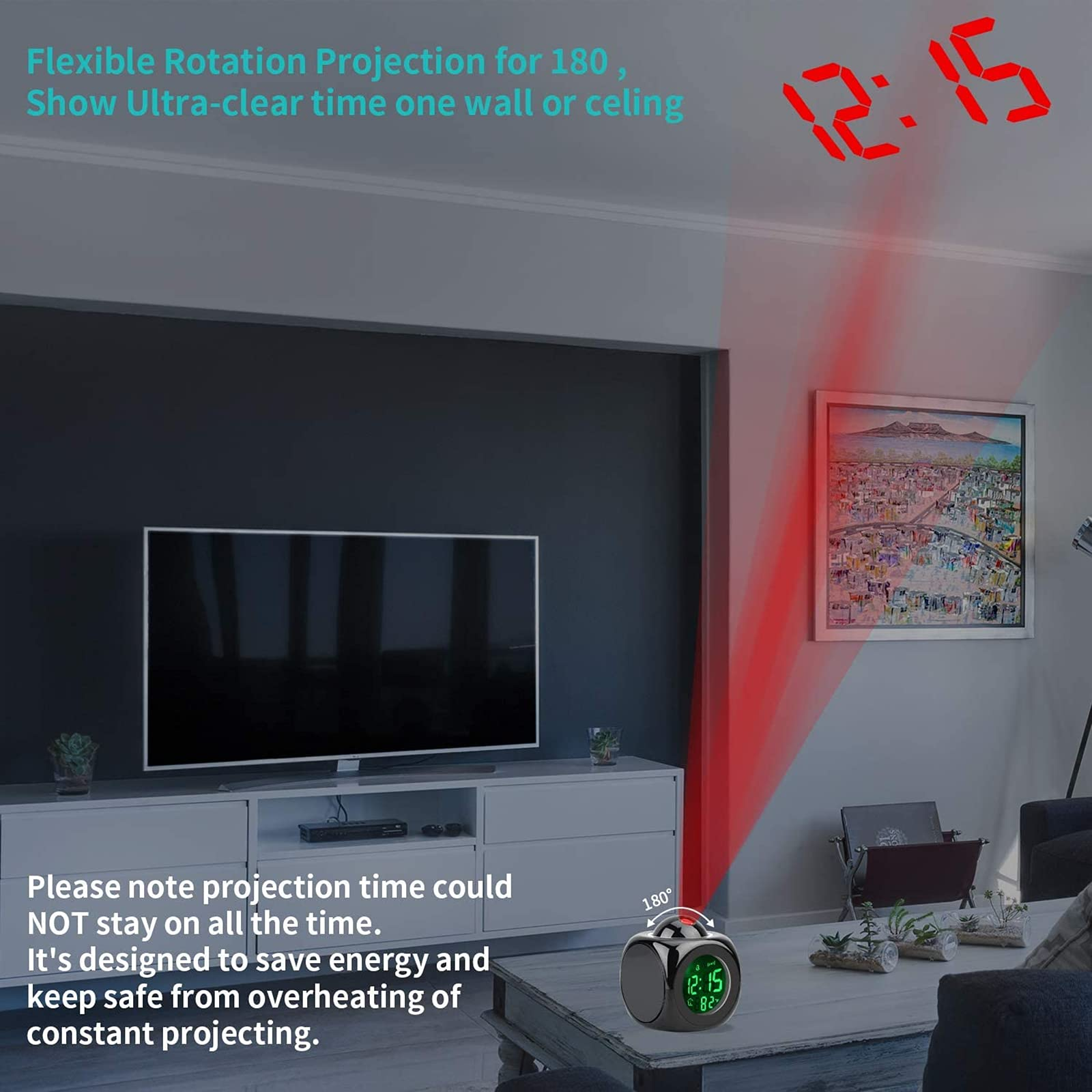 Wecker projiziert Zeit rot an die Decke. Text erwähnt Energiesparen. Szene in einem Wohnzimmer.