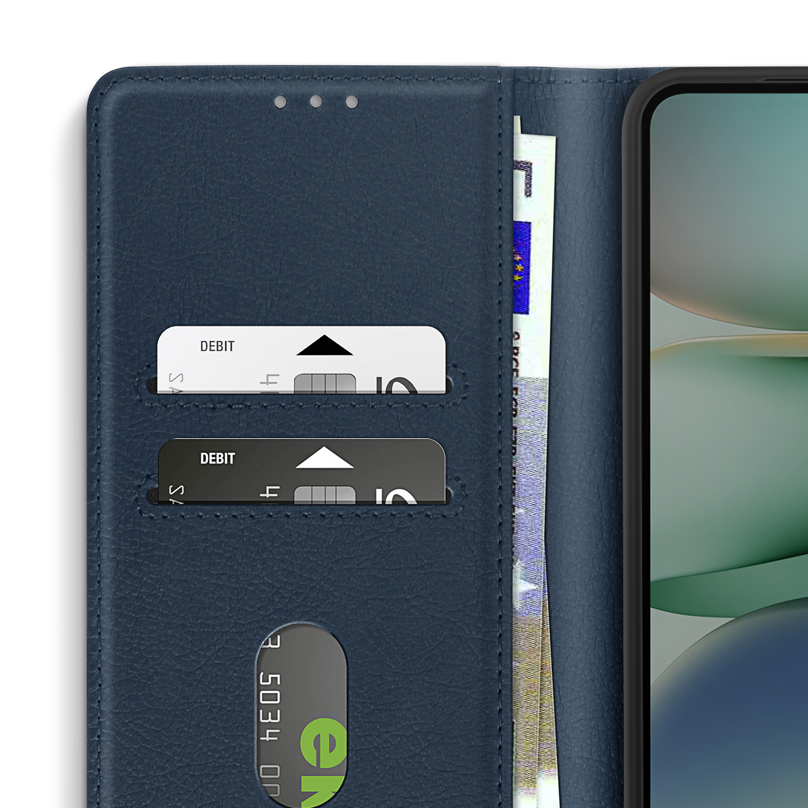 Un primo piano di una custodia blu per telefono. Carte di credito e denaro visibili nelle fessure della custodia.