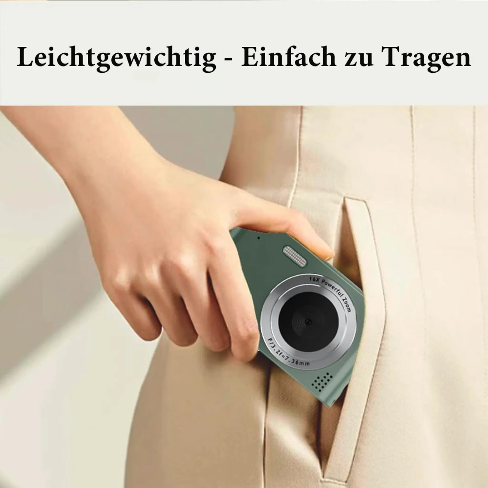 Eine grüne Kamera befindet sich in einer Tasche. Die Hand der Person und ein Teil eines beigen Outfits sind sichtbar.