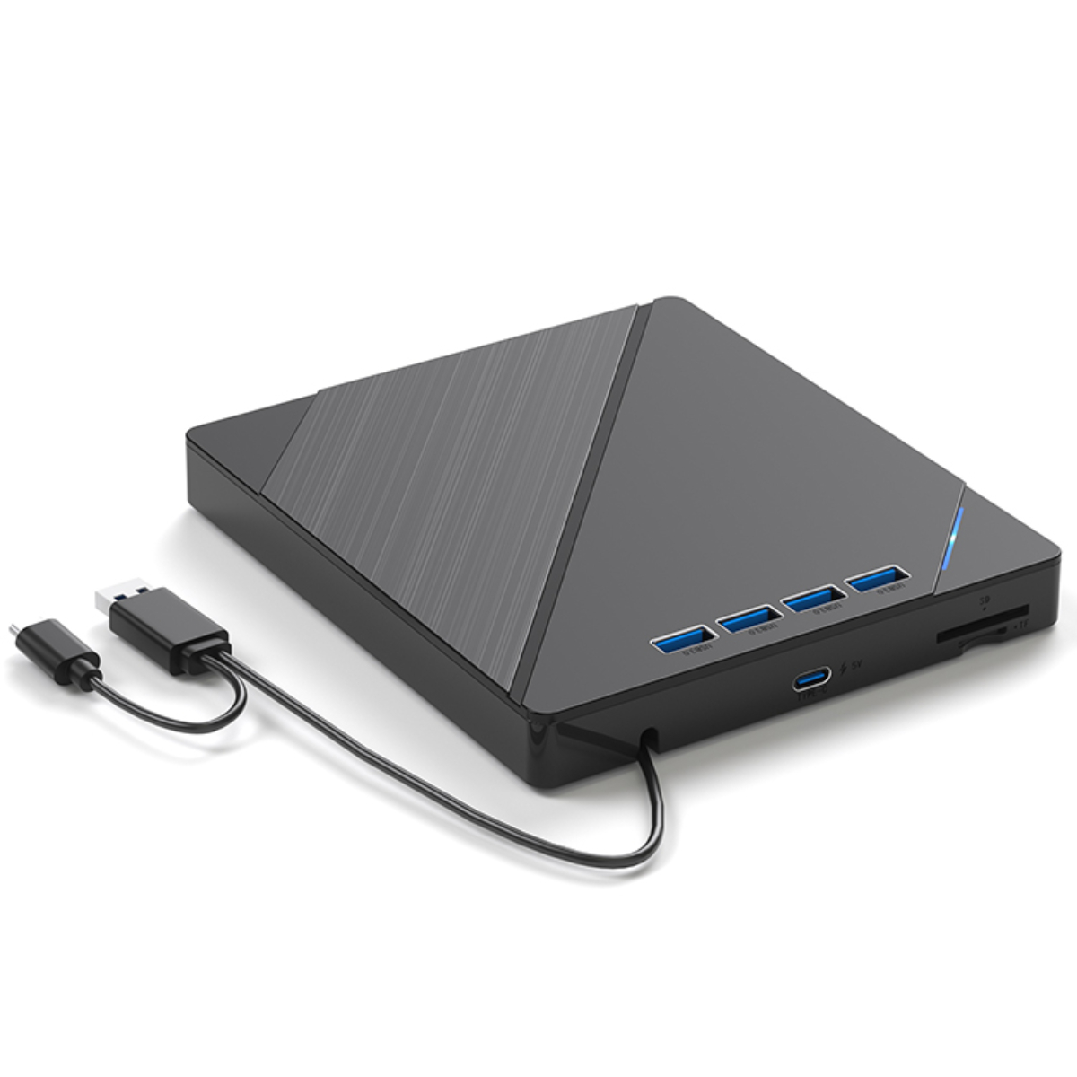 Schwarzer quadratischer Hub mit blauen USB-Anschlüssen und Kabeln auf weißem Hintergrund.