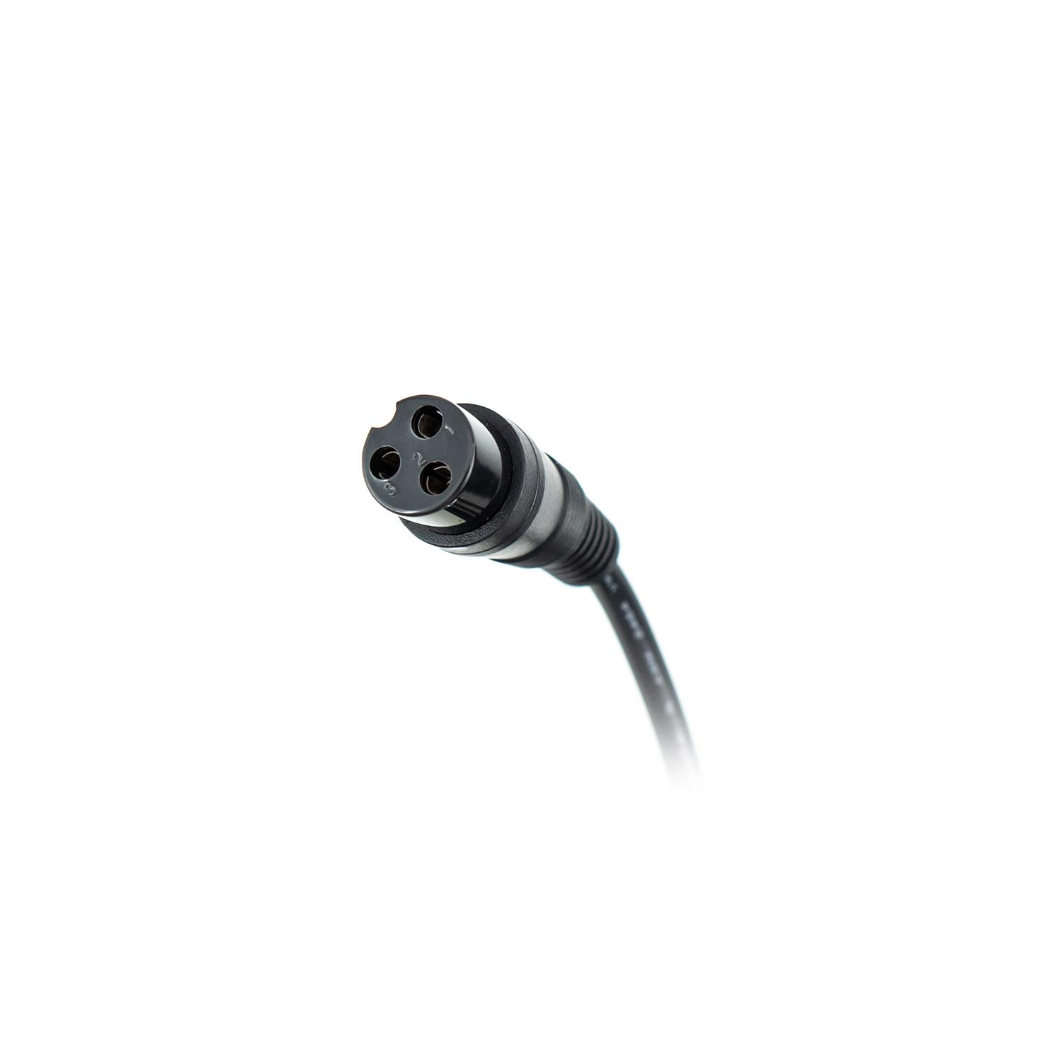 Conector negro de 3 pines sobre fondo blanco. El conector está en ángulo.
