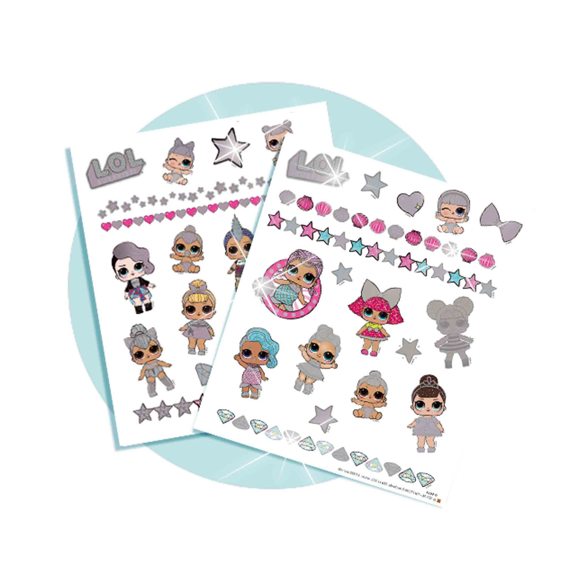 Dwa arkusze naklejek z lalkami LOL z różnymi wzorami lalek i gwiazdkami na jasnoniebieskim tle.