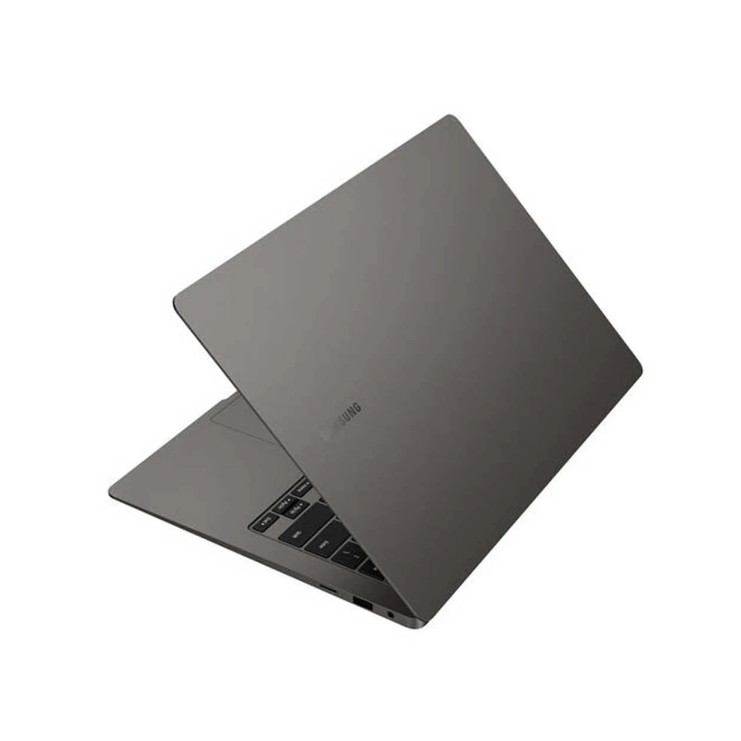 Laptop gris oscuro, vista trasera. Logotipo de Samsung en el centro. Abierto sobre fondo blanco.
